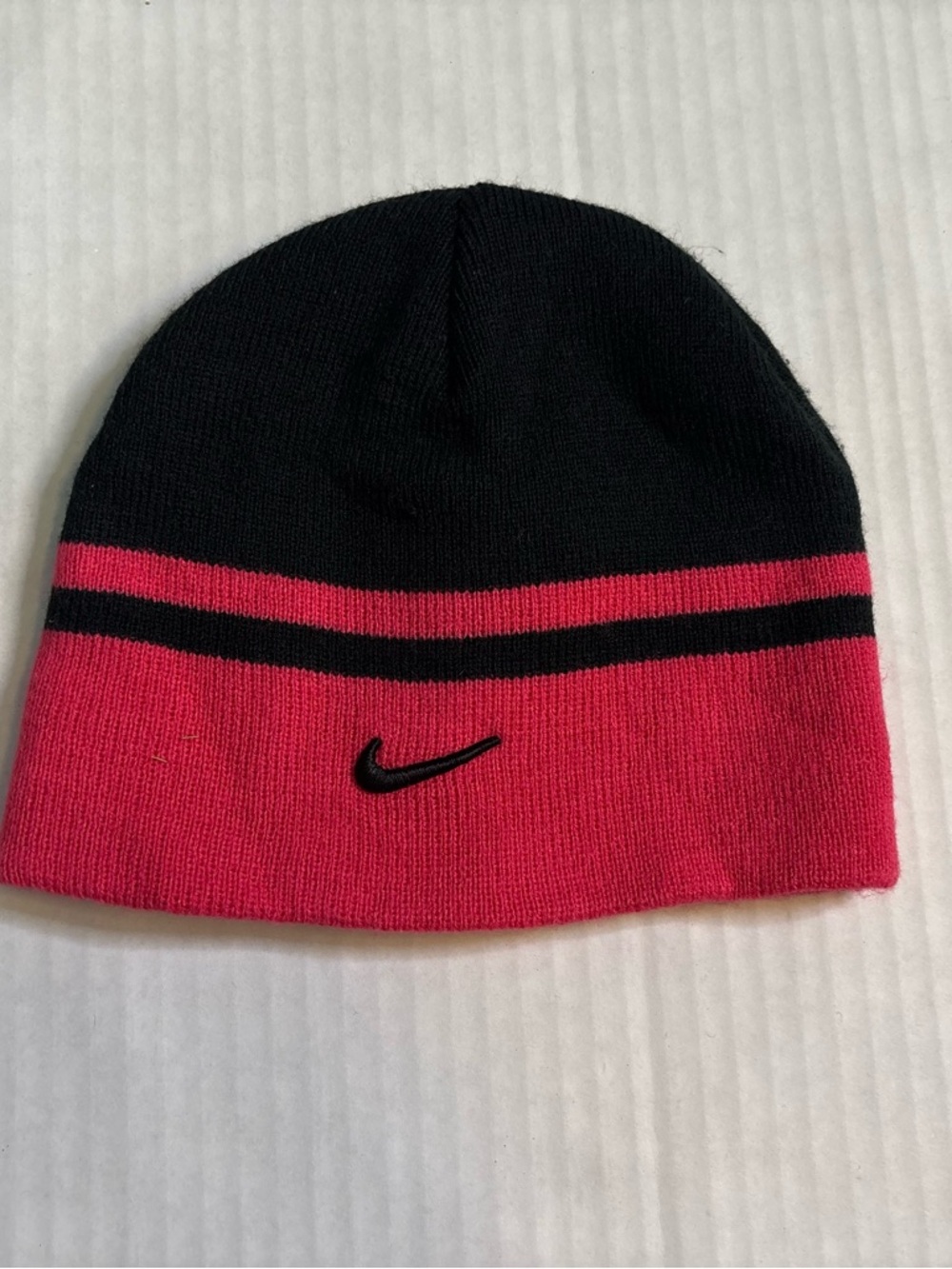 Nike girls 7-16 Knit Beanie colorblock black and pink